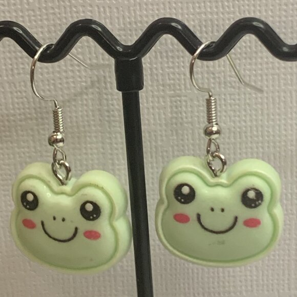 Frog Earring, Amphibian Earring, Frog Jewelry, Silly Animal Earring, Gift Idea - Picture 8 of 8